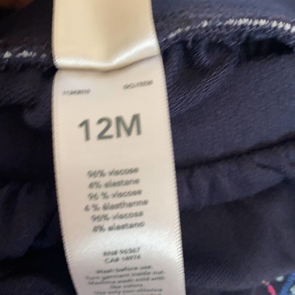 OshKosh B'Gosh Shorts (Size 12 Months) - Picture 4 of 5